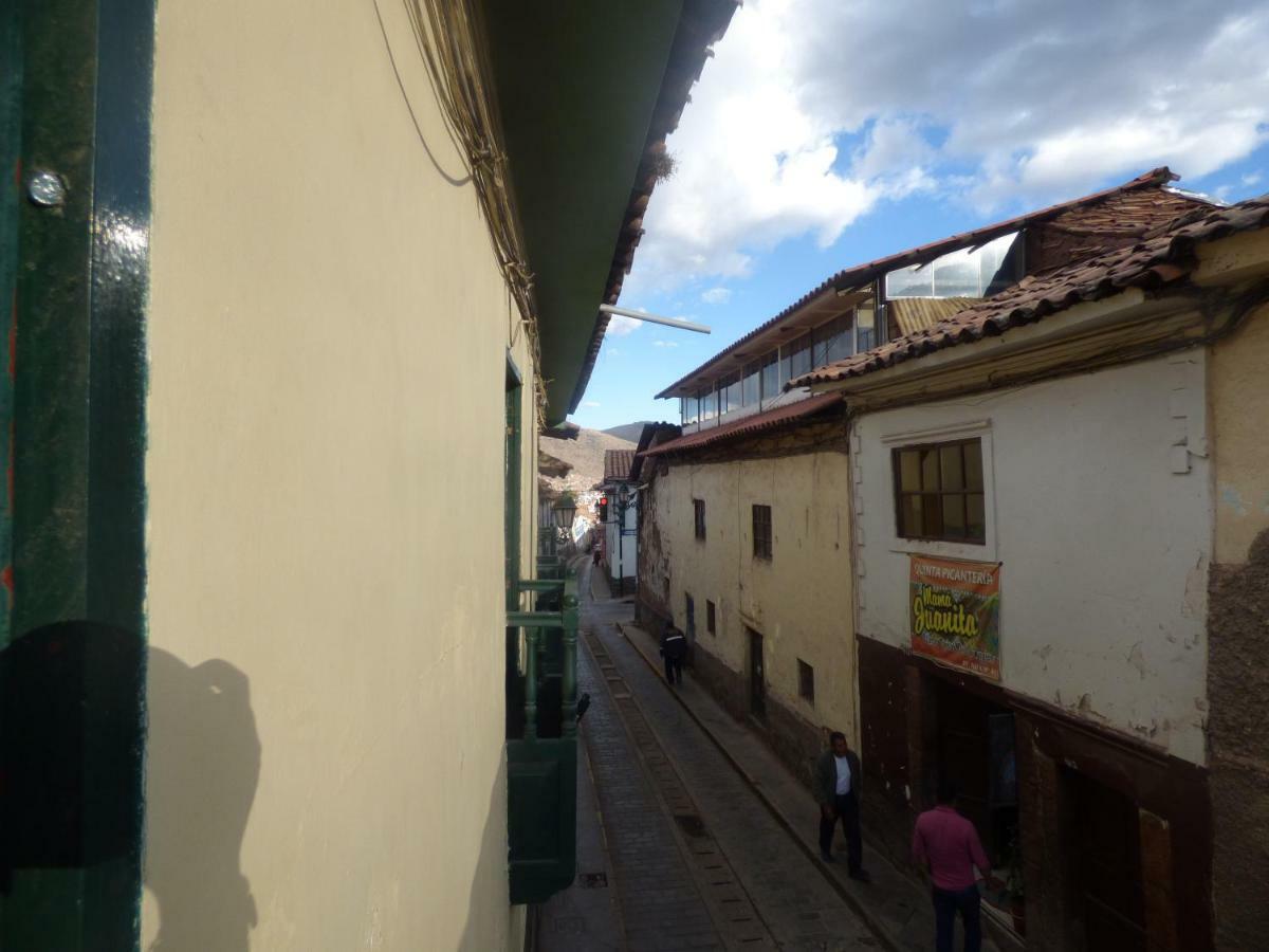 The Grasshopper Hostels Av Alta Cuzco Exterior photo